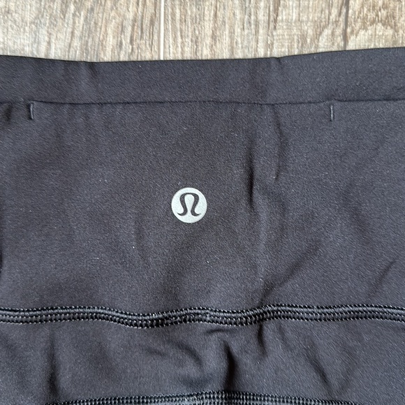 Lululemon running crops reflective Sz 6 - Picture 2 of 6
